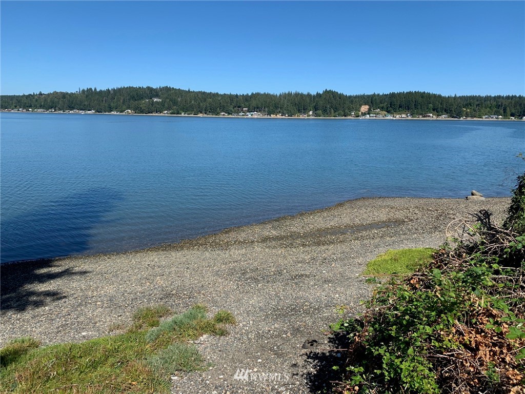 7740 East Grapeview Loop Road Allyn, WA 98524 - Photo 3 of 8 Gallery Image 3