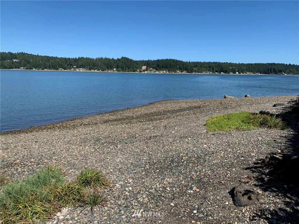 7740 East Grapeview Loop Road Allyn, WA 98524 - Photo 6 of 8 Gallery Image 6