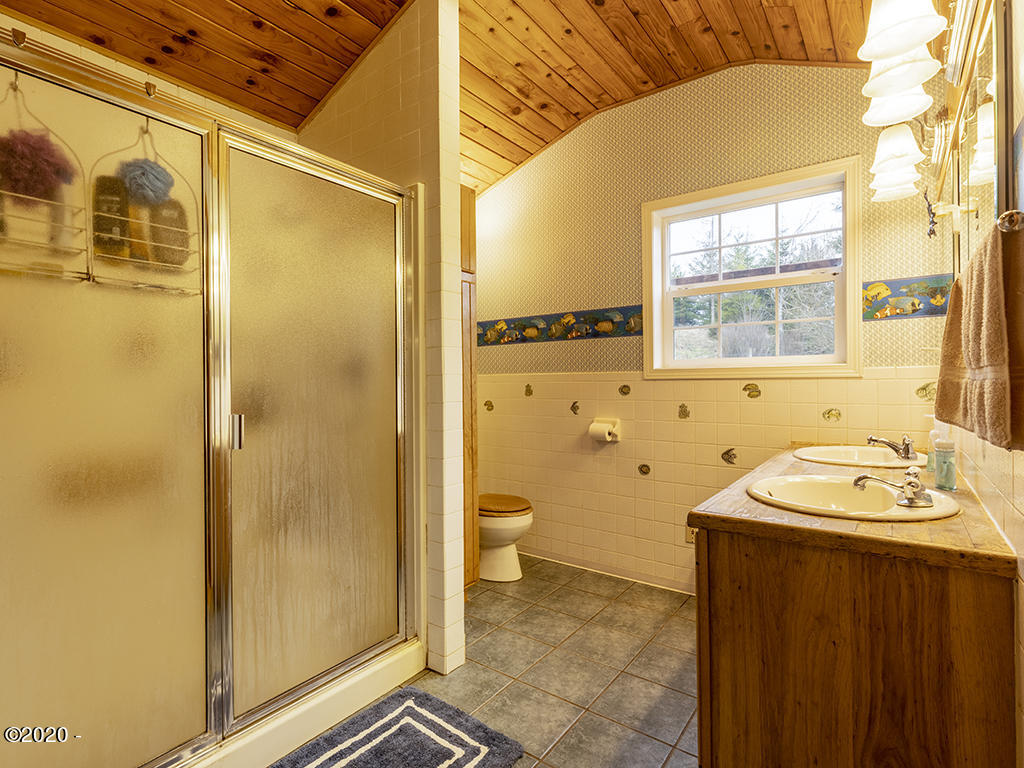 277 North S Low Road Seal Rock, OR 97376 - Photo 17 of 19 Bathroom