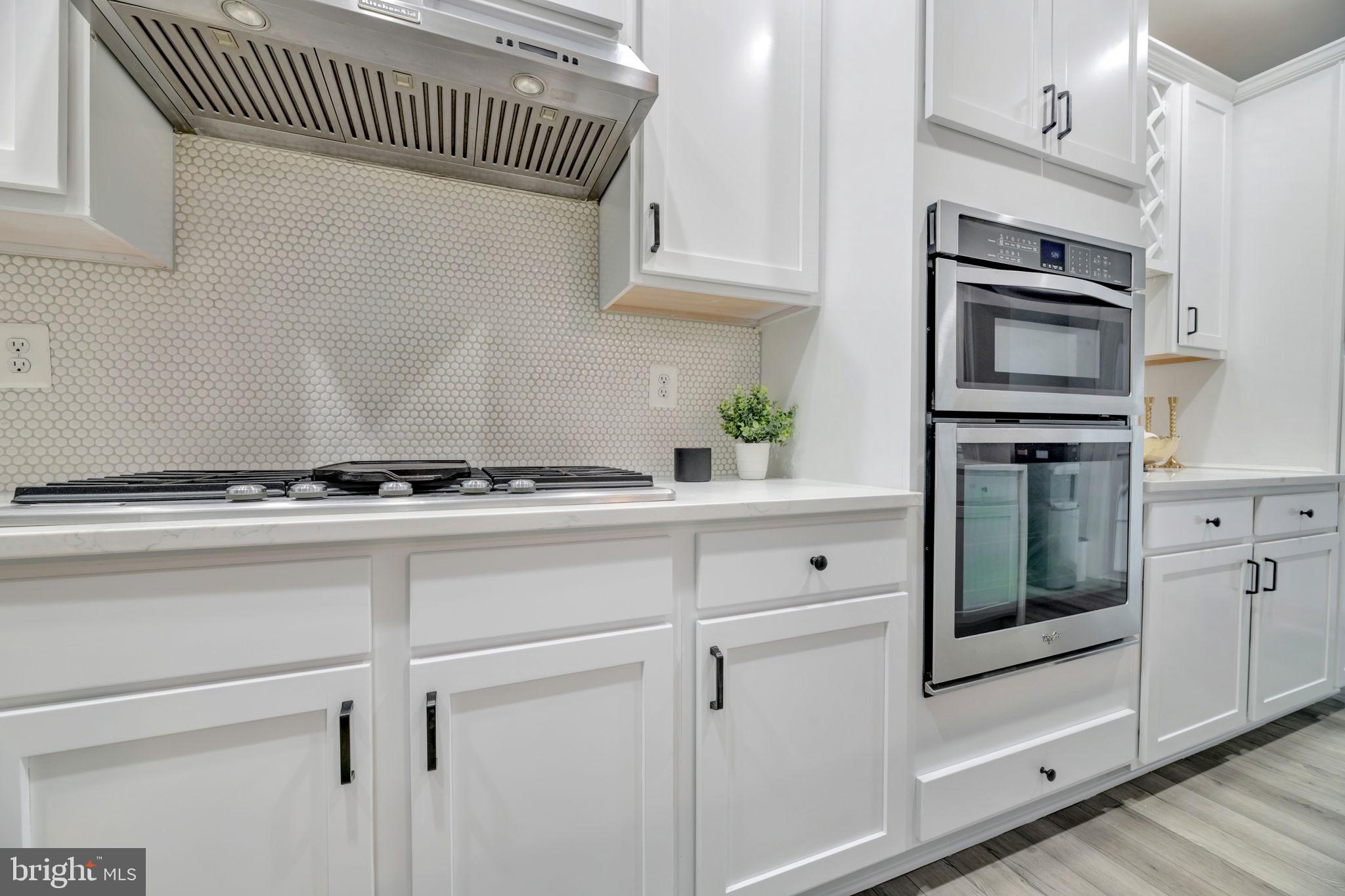7619 Elmcrest Road Hanover, MD 21076 - Photo 2 of 35 a kitchen with granite countertop cabinets stainless steel appliances and wooden cabinets
