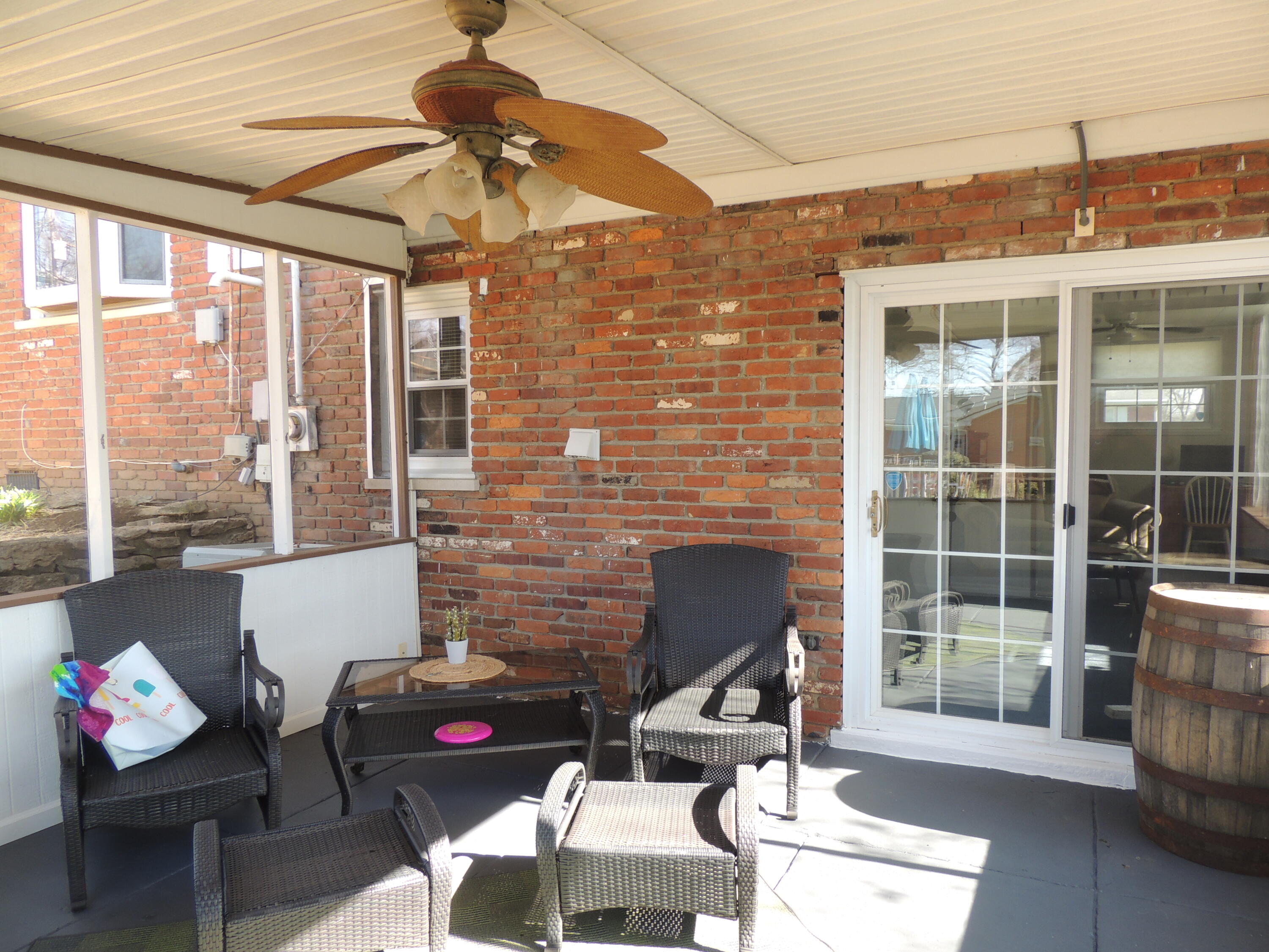 514 Kickapoo Trail Frankfort, KY 40601 - Photo 19 of 25 sunroom