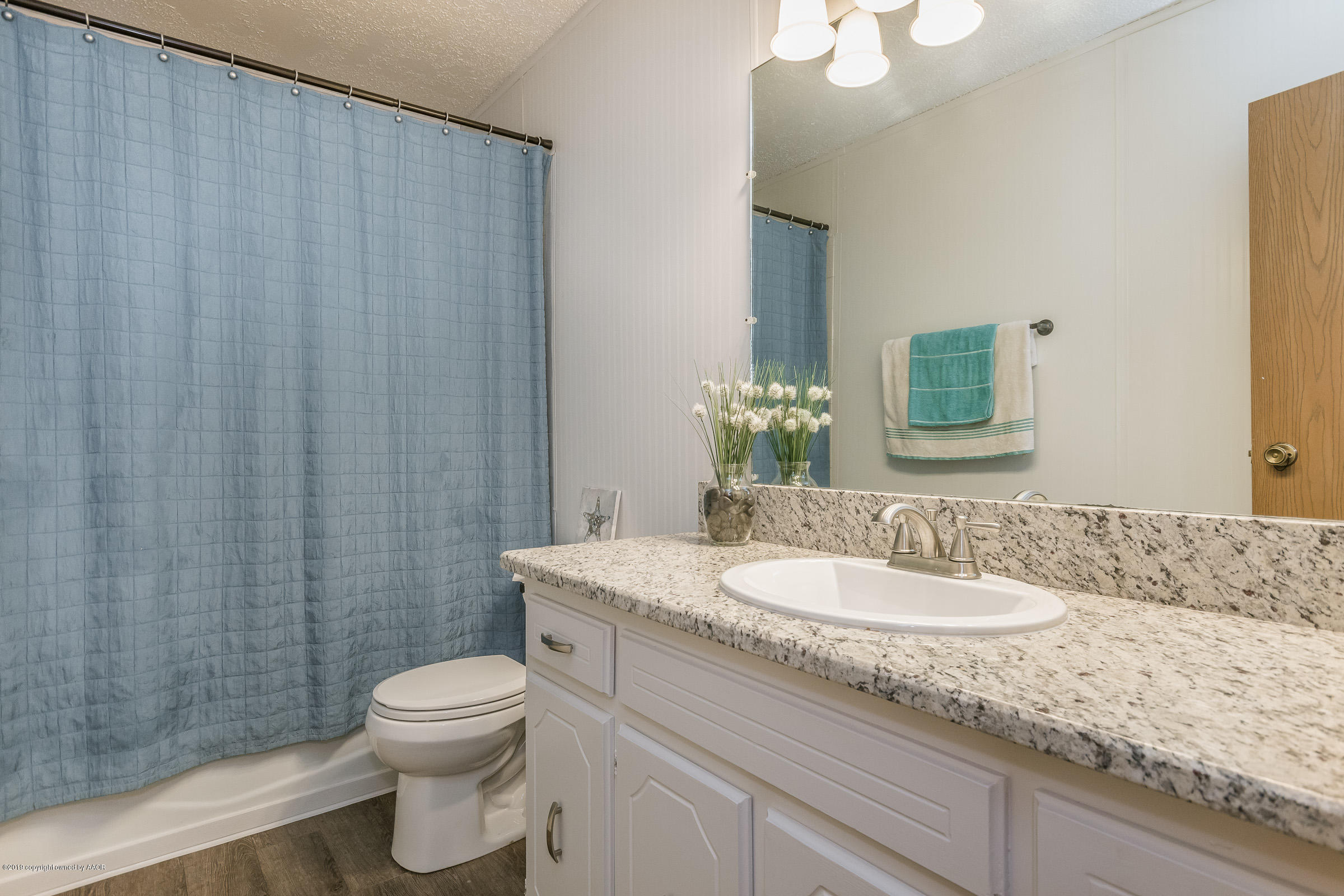 4000 Bowie Street Amarillo, TX 79110 - Photo 1 of 22 Hall Bathroom