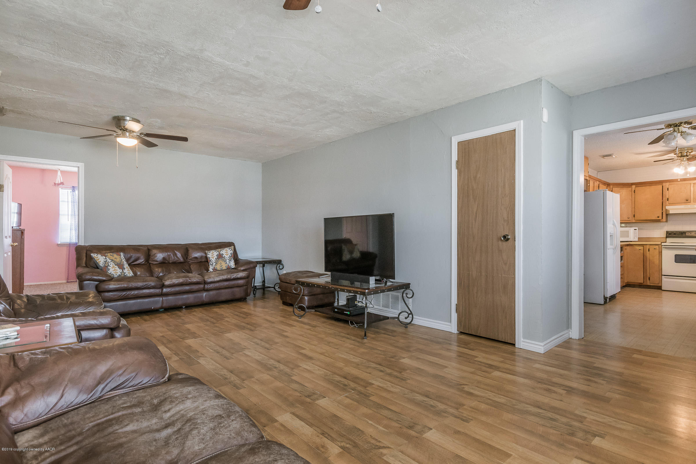 4000 Bowie Street Amarillo, TX 79110 - Photo 4 of 22 Living Room-2