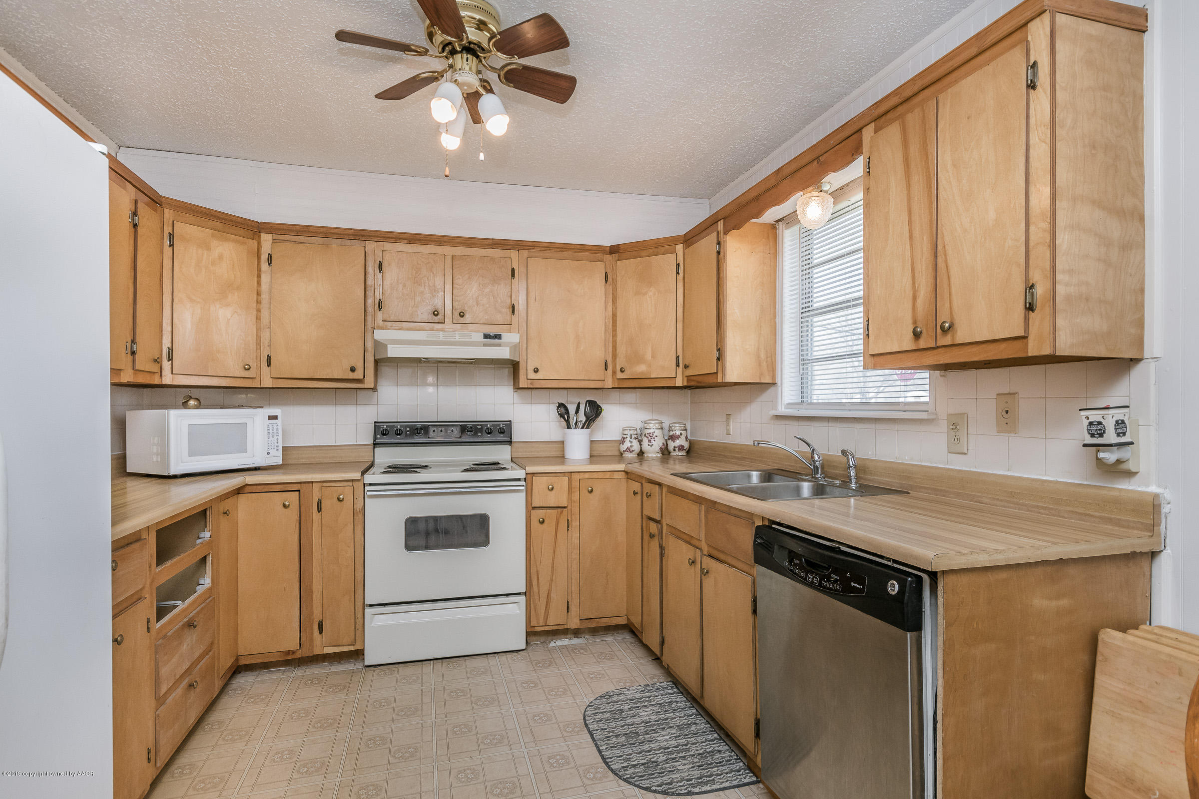 4000 Bowie Street Amarillo, TX 79110 - Photo 5 of 22 Kitchen
