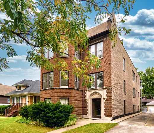 $700,000 | 208 South Austin Boulevard, Oak Park, IL 60304