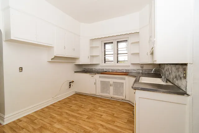 $700,000 | 208 South Austin Boulevard, Oak Park, IL 60304