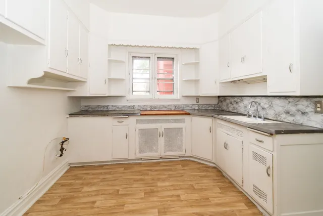 $700,000 | 208 South Austin Boulevard, Oak Park, IL 60304