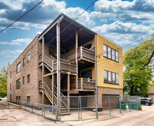 $700,000 | 208 South Austin Boulevard, Oak Park, IL 60304