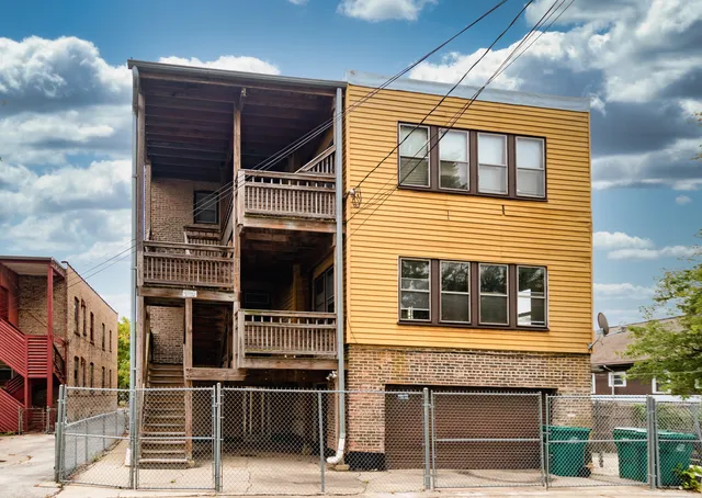 $700,000 | 208 South Austin Boulevard, Oak Park, IL 60304