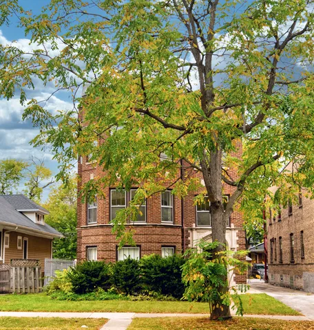 $700,000 | 208 South Austin Boulevard, Oak Park, IL 60304