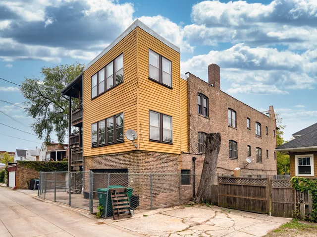 $700,000 | 208 South Austin Boulevard, Oak Park, IL 60304