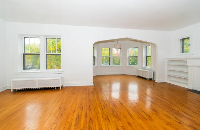 $700,000 | 208 South Austin Boulevard, Oak Park, IL 60304