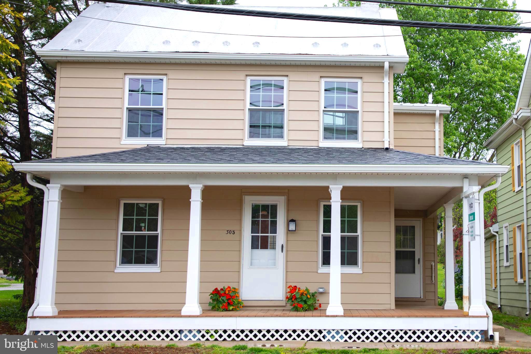 305 North Main Street Boonsboro, MD 21713 - Photo 1 of 21 front view of a house