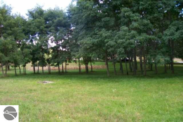 4187 Holiday Road Traverse City, MI 49686 - Photo 5 of 7 1669329-4.JPG