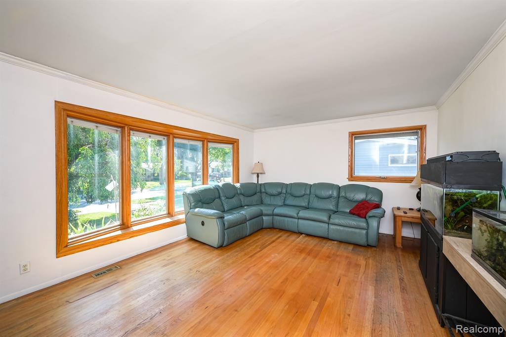 2724 Cranbrook Road Ann Arbor, MI 48104 - Photo 4 of 32 Gallery Image 4