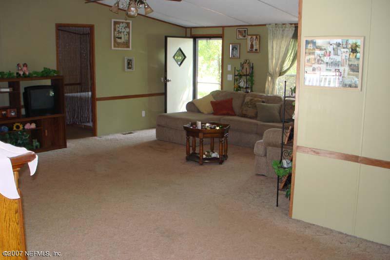 10060 Denton Road Jacksonville, FL 32226 - Photo 3 of 8 Livingroom