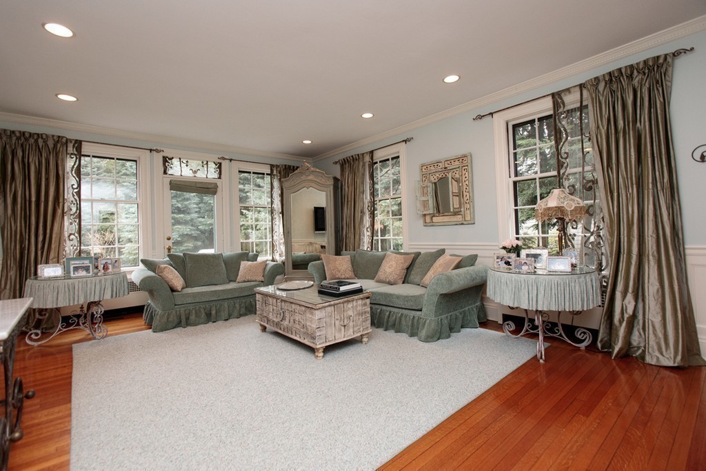 10 Livermore Road Wellesley, MA 02481 - Photo 12 of 26
