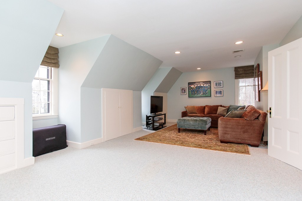 10 Livermore Road Wellesley, MA 02481 - Photo 22 of 26