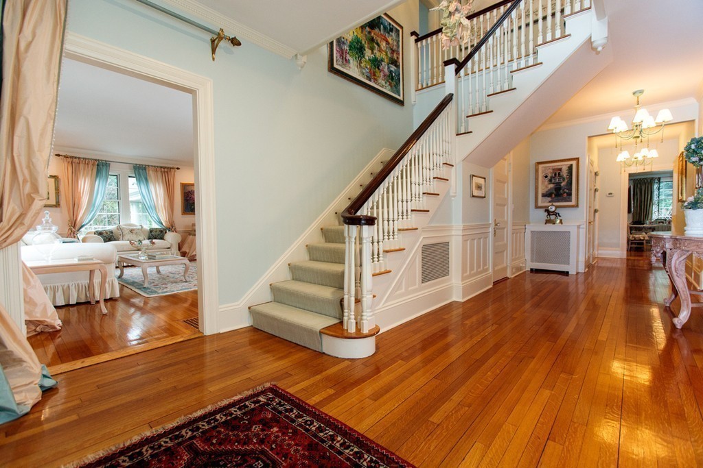 10 Livermore Road Wellesley, MA 02481 - Photo 3 of 26