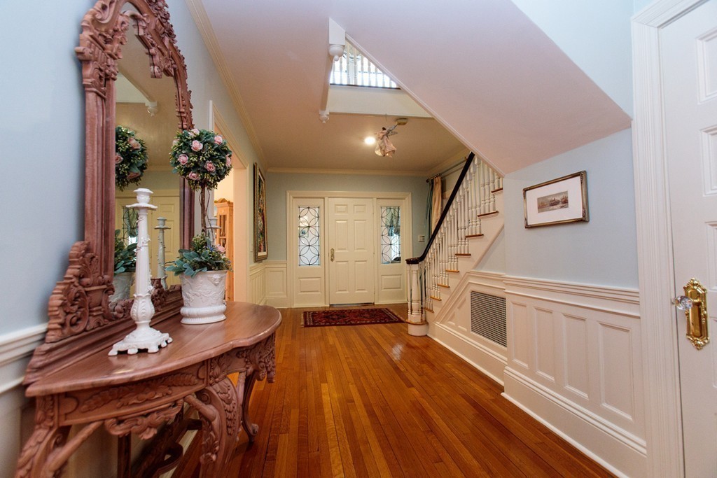 10 Livermore Road Wellesley, MA 02481 - Photo 7 of 26