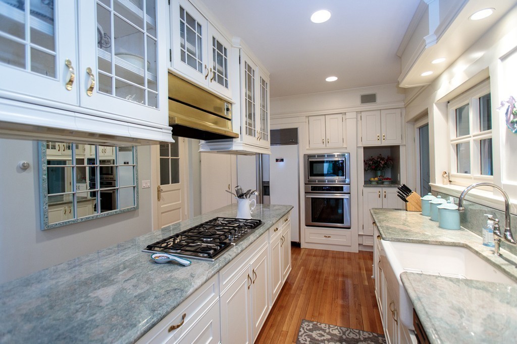 10 Livermore Road Wellesley, MA 02481 - Photo 9 of 26