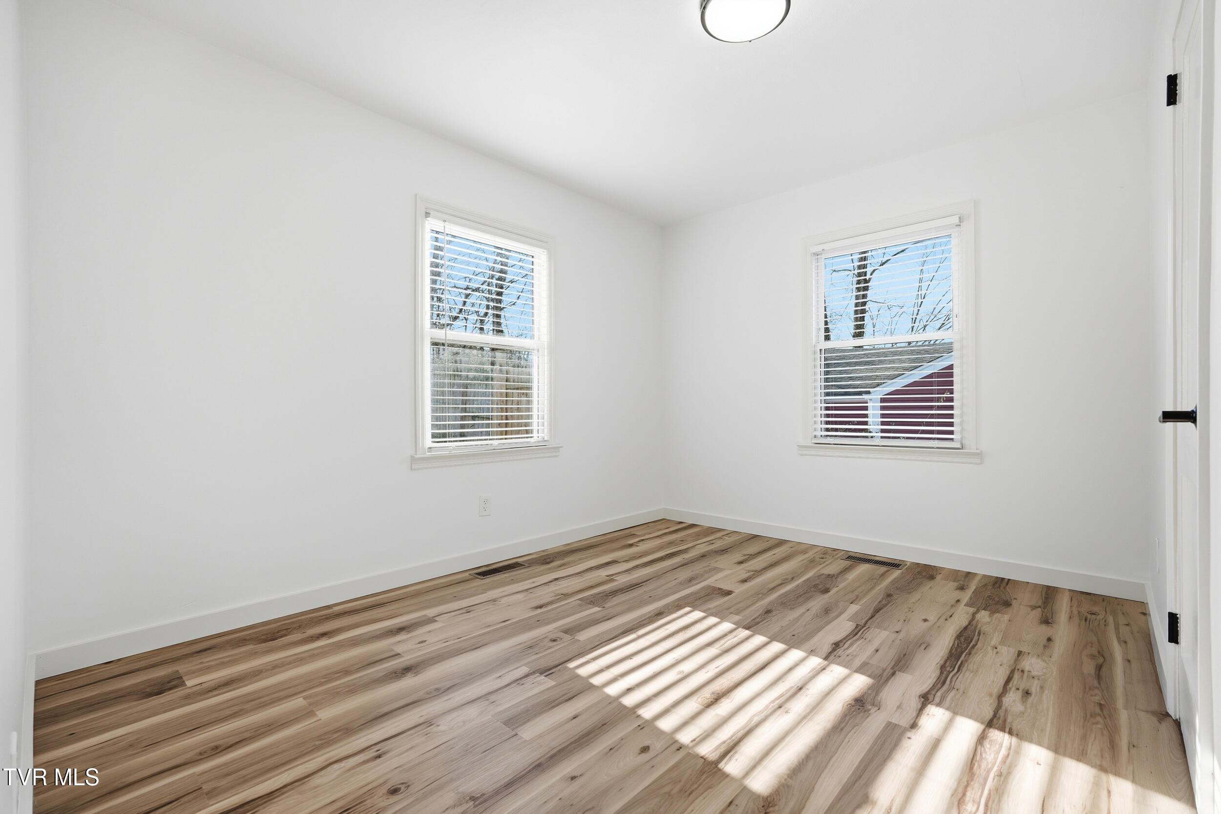 2226 Bay Street Bristol, TN 37620 - Photo 17 of 28 17_2226 bay st-14