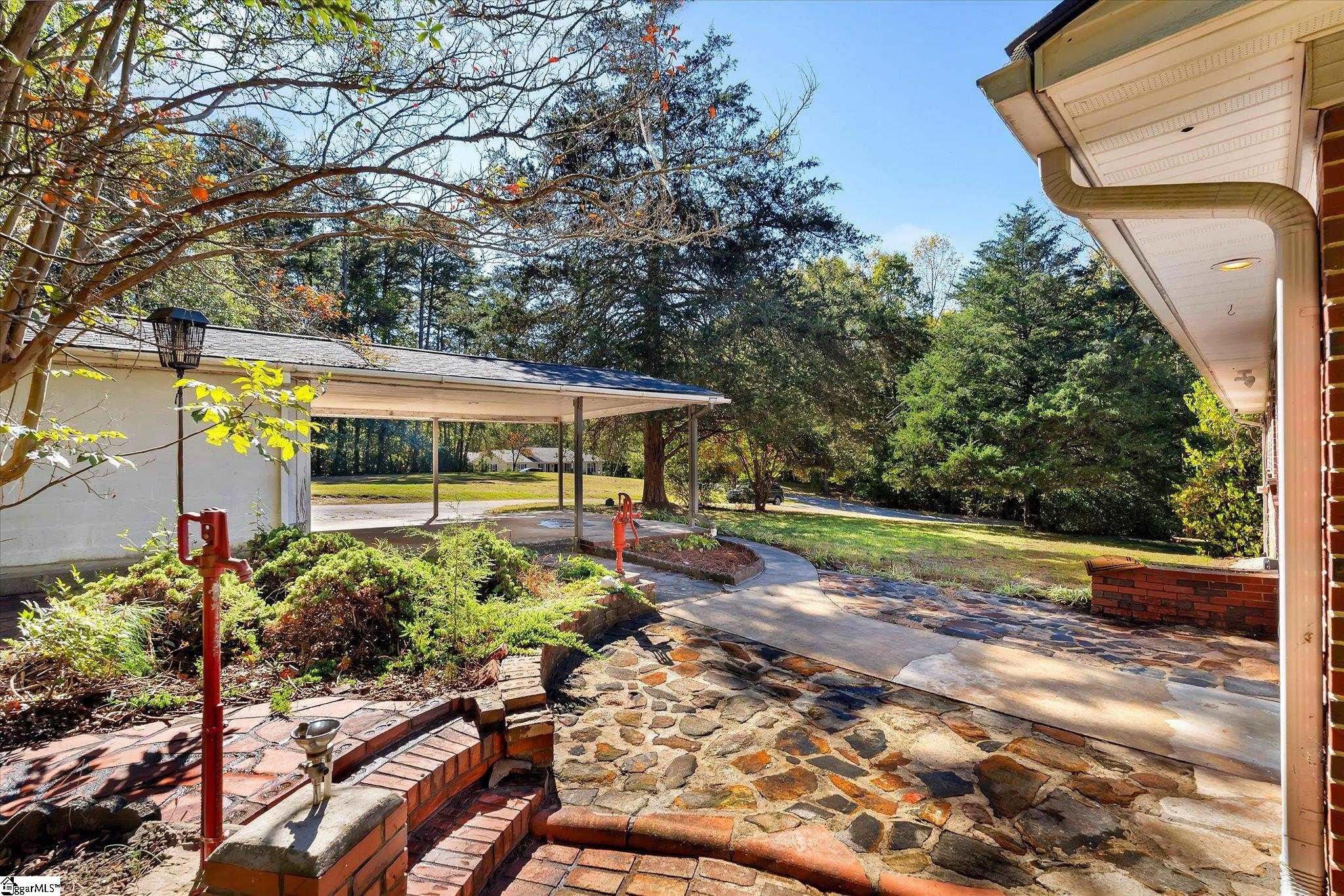 105 Midway Drive Westminster, SC 29693 - Photo 2 of 33