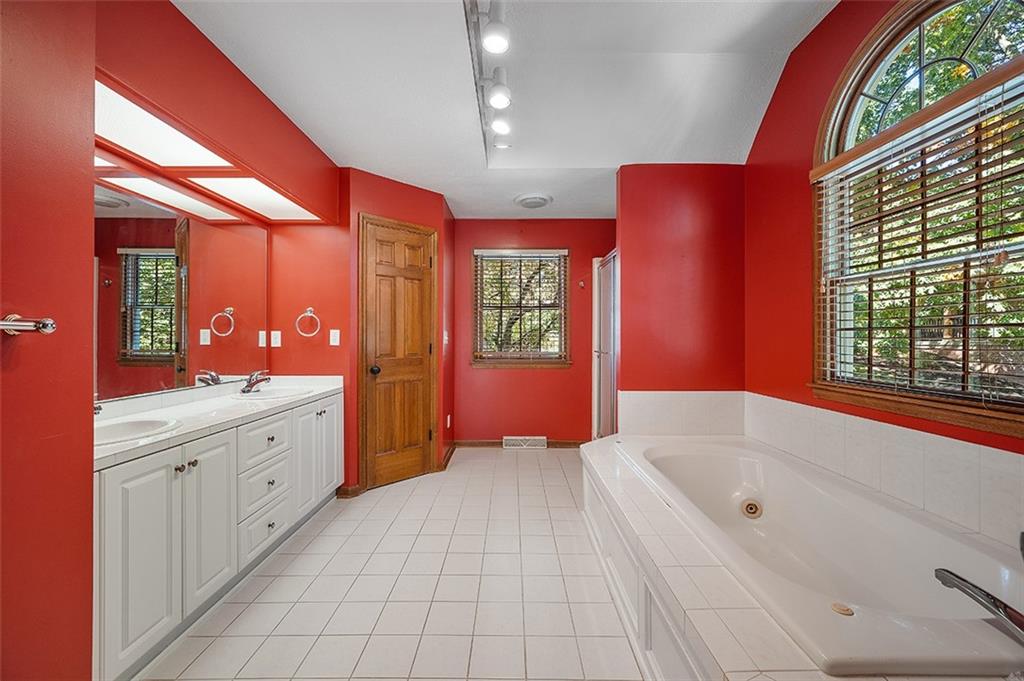 409 Bryn Court Pittsburgh, PA 15237 - Photo 19 of 50 a spacious bathroom with a granite countertop tub and a sink