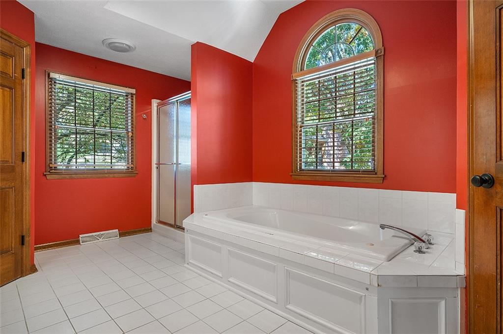 409 Bryn Court Pittsburgh, PA 15237 - Photo 20 of 50 a bathroom with a bathtub and a window