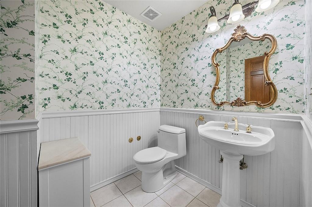 409 Bryn Court Pittsburgh, PA 15237 - Photo 21 of 50 a bathroom with a sink and a toilet