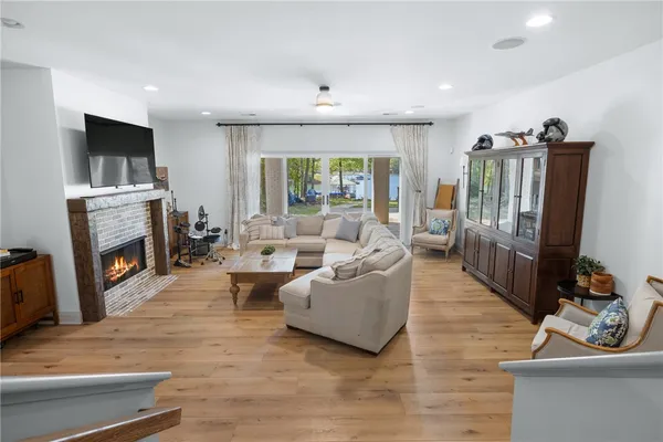 $2,750,000 | 166 South Oak Pointe Drive, Seneca, SC 29672