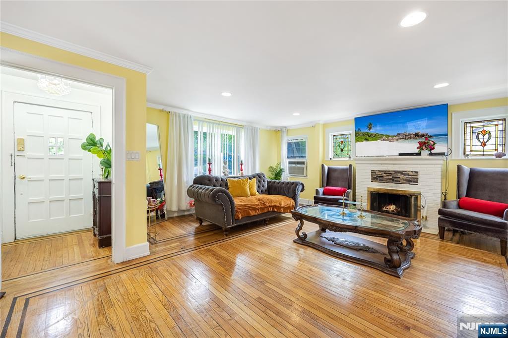 384 Woods Road Teaneck, NJ 07666 - Photo 7 of 17