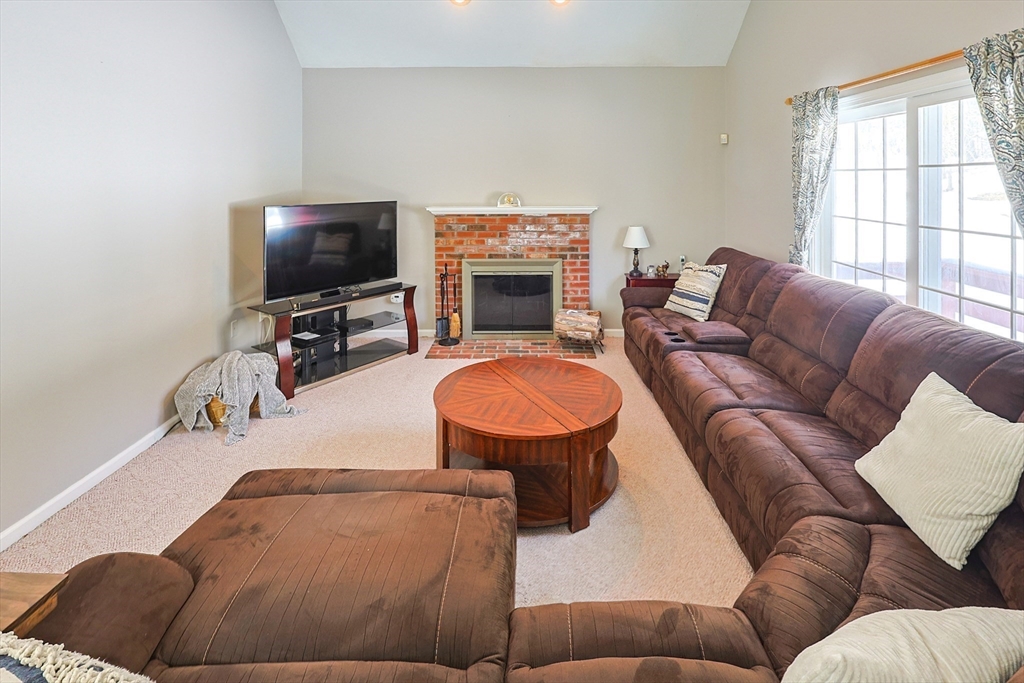 18 Bubbling Brook Road Franklin, MA 02038 - Photo 17 of 42 Gallery Image 17