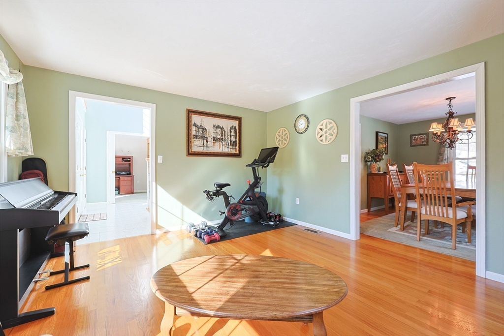 18 Bubbling Brook Road Franklin, MA 02038 - Photo 9 of 42 Gallery Image 9