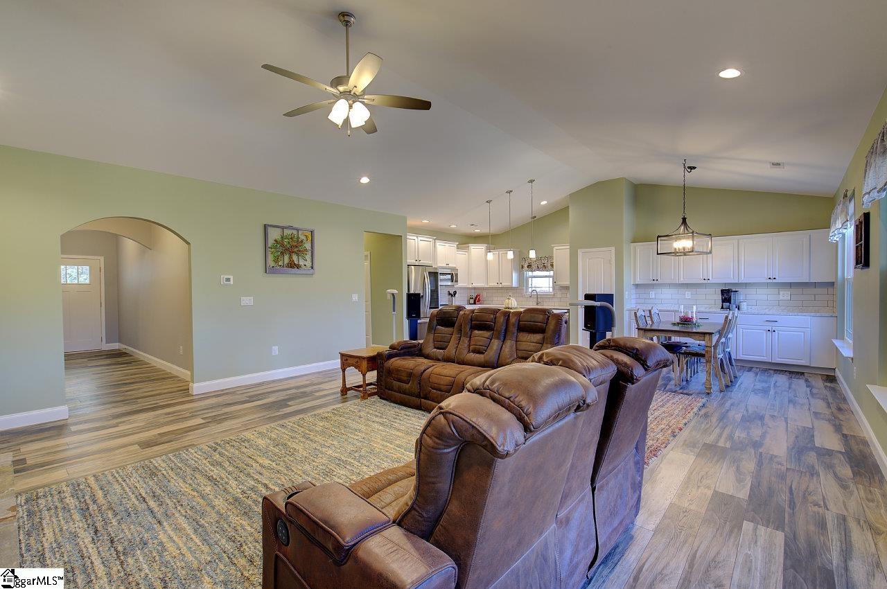 108 Inlet Pointe Drive Anderson, SC 29625 - Photo 8 of 32