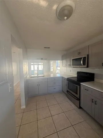 $1,800 | 950 Beltrees Street, Dunedin, FL 34698