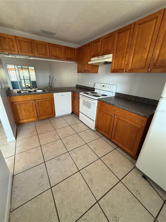 950 Beltrees Street, Unit B Dunedin, FL 34698 - Photo 4 of 11