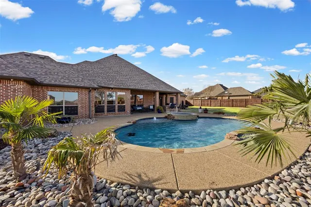 $692,900 | 1920 Willow Bend Drive, Red Oak, TX 75154