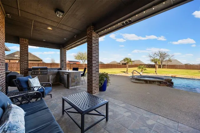 $692,900 | 1920 Willow Bend Drive, Red Oak, TX 75154