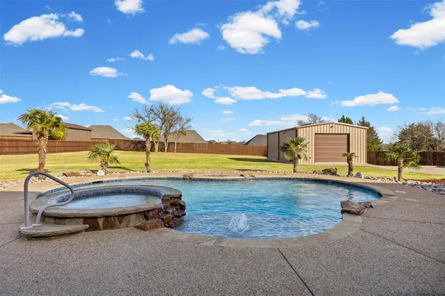 $692,900 | 1920 Willow Bend Drive, Red Oak, TX 75154