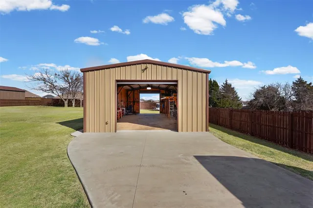 $692,900 | 1920 Willow Bend Drive, Red Oak, TX 75154