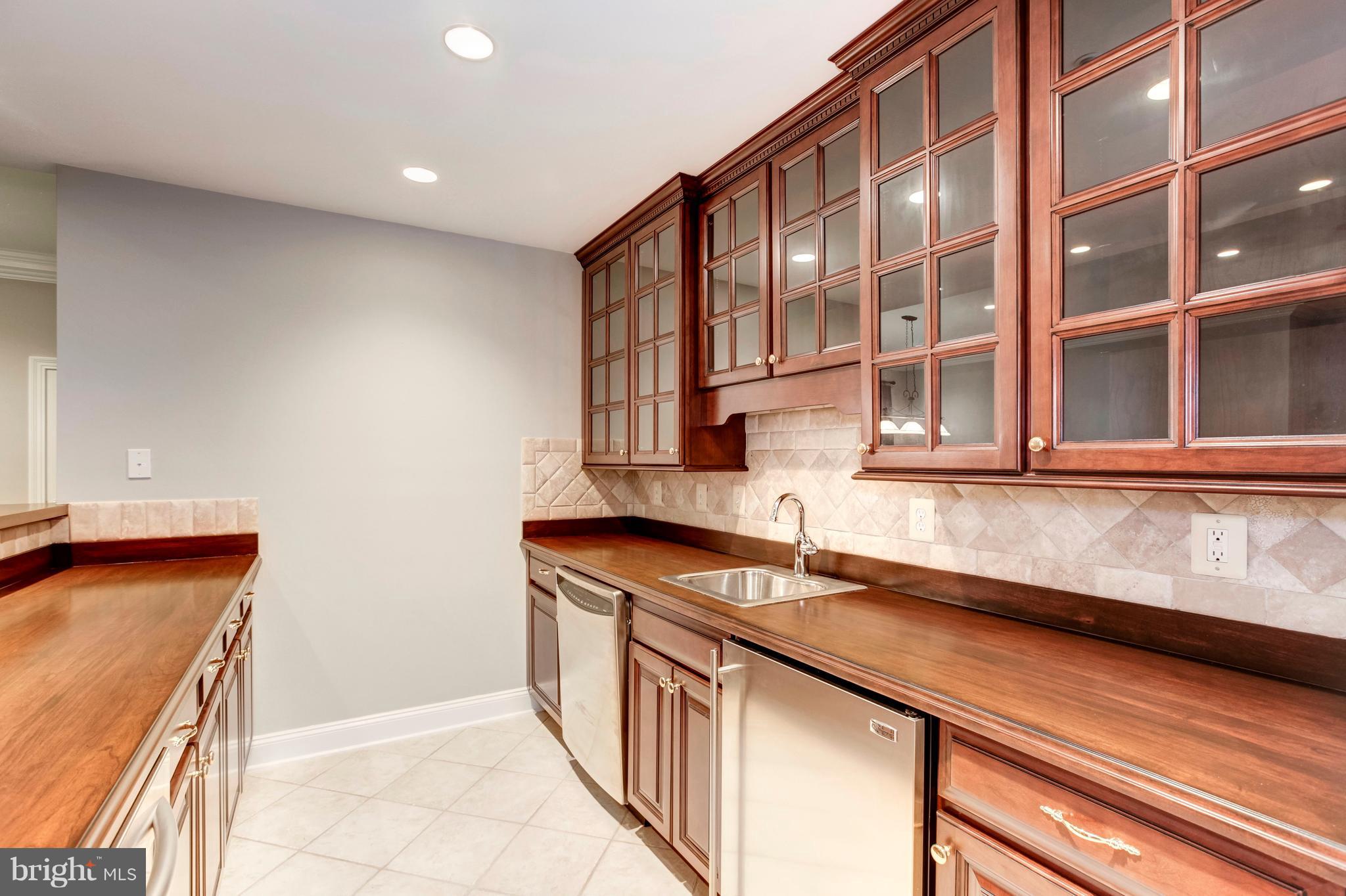 9809 Newhall Road Potomac, MD 20854 - Photo 33 of 37 a kitchen that has a sink and a stove