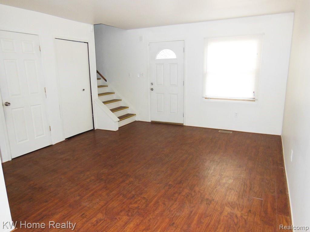 5075 Crooks Road, Unit 13 Royal Oak, MI 48073 - Photo 2 of 11