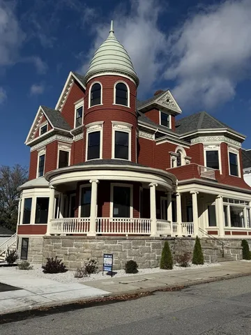 $4,500 | 72 Belmont Street, Unit 1, Fall River, MA 02720