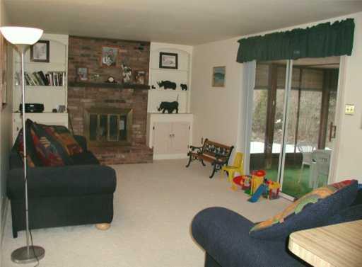 208 Lakeside Drive McKees Rocks, PA 15136 - Photo 2 of 8 Gallery Image 2