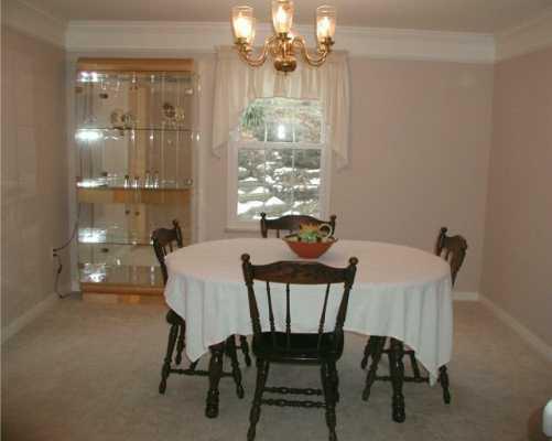 208 Lakeside Drive McKees Rocks, PA 15136 - Photo 3 of 8 Gallery Image 3