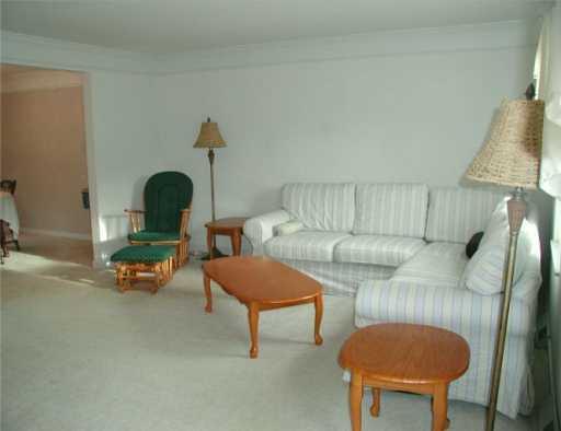 208 Lakeside Drive McKees Rocks, PA 15136 - Photo 5 of 8 Gallery Image 5