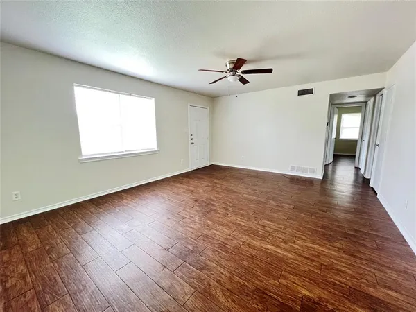 $1,695 | 114 South Manor Court, Sanger, TX 76266