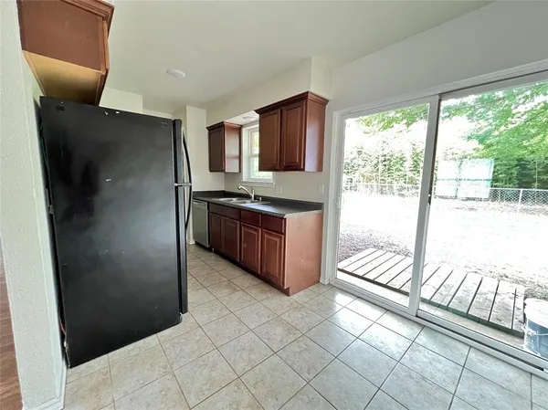 $1,695 | 114 South Manor Court, Sanger, TX 76266
