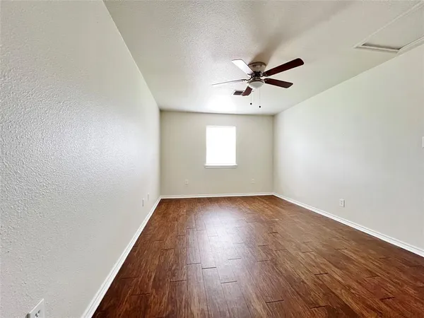 $1,695 | 114 South Manor Court, Sanger, TX 76266